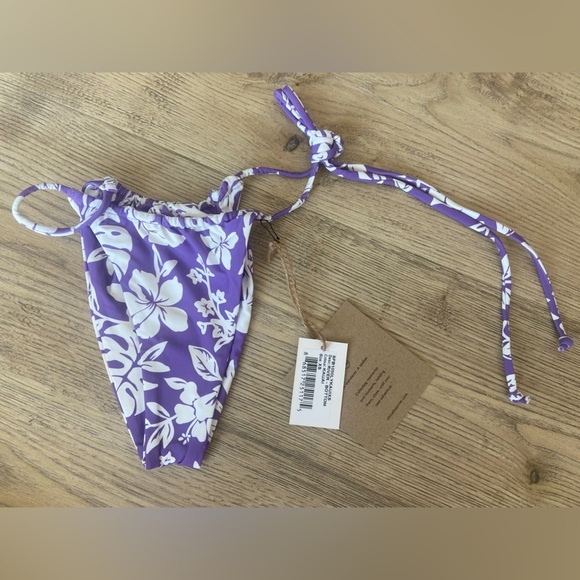 NWT Stone Fox Swim River Bottoms Purple White Floral Scrunch Bikini Color Kauai - Picture 2 of 7